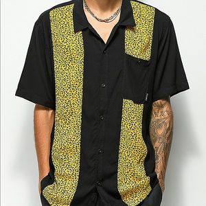 EMPYRE SHORT-SLEVE BUTTON UP